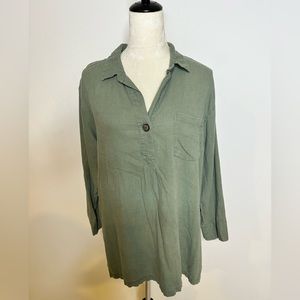 Old Navy 3/4 sleeve one button front pocket tunic